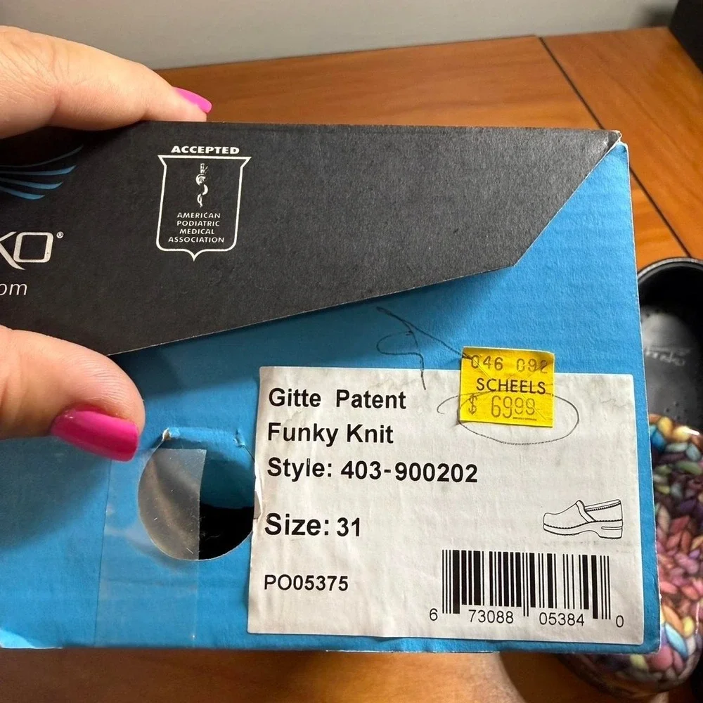 NIB Dankso Youth Girls Patent Leather Funky Knit Print Clog EU 31/ US 12.5-13
